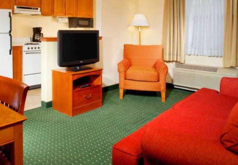 Towneplace Suites By Marriott Cleveland Уэстлейк Экстерьер фото